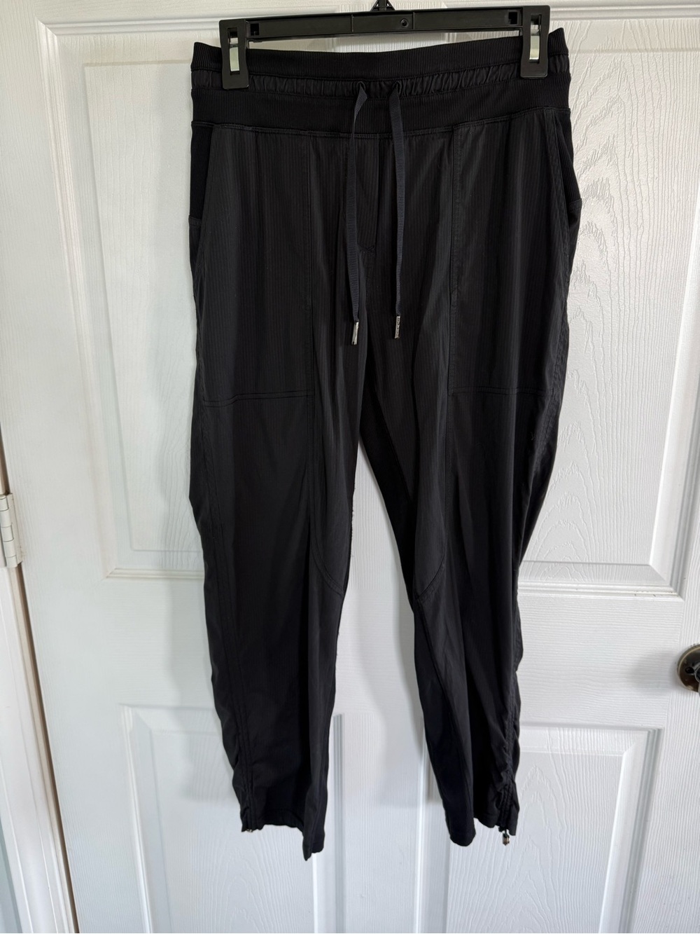 Lululemon Studio Joggers Black Size 6 Small 23” Cropped Dance Pants